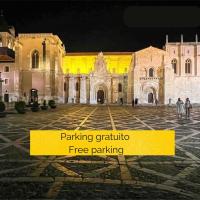 Hotel Real Colegiata San Isidoro، فندق في Old Town ، ليون