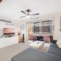 Two-bedroom Beachside Apartment with Parking, hotel malapit sa Gold Coast Airport - OOL, Gold Coast