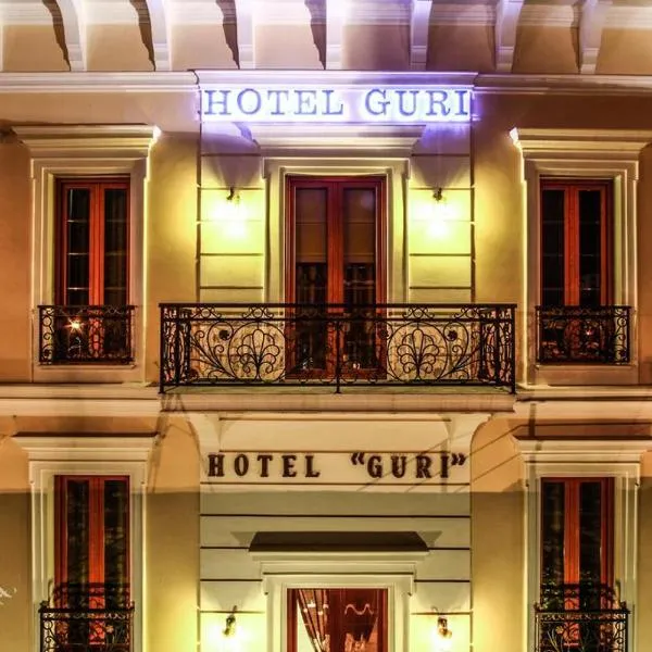 Hotel Guri、エルバサンのホテル