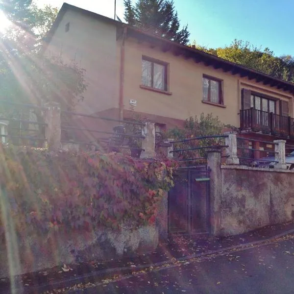 Chambres d'hôtes et Gîte chez Martine โรงแรมในบาร์