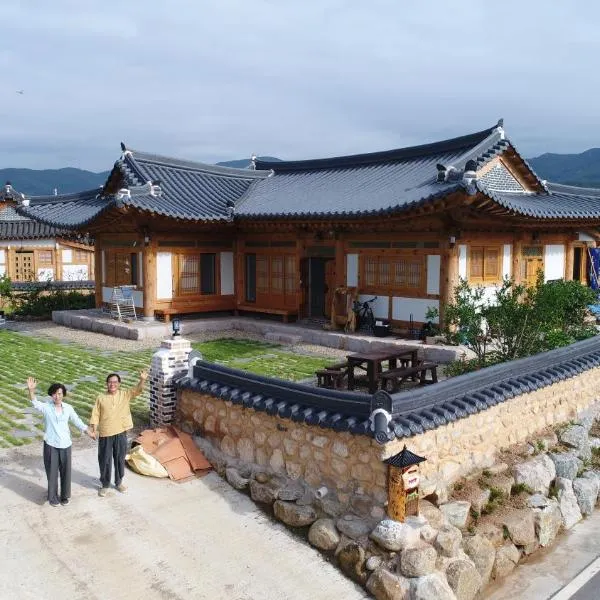 Mirinae Hanok Tradiational House, מלון בHadong