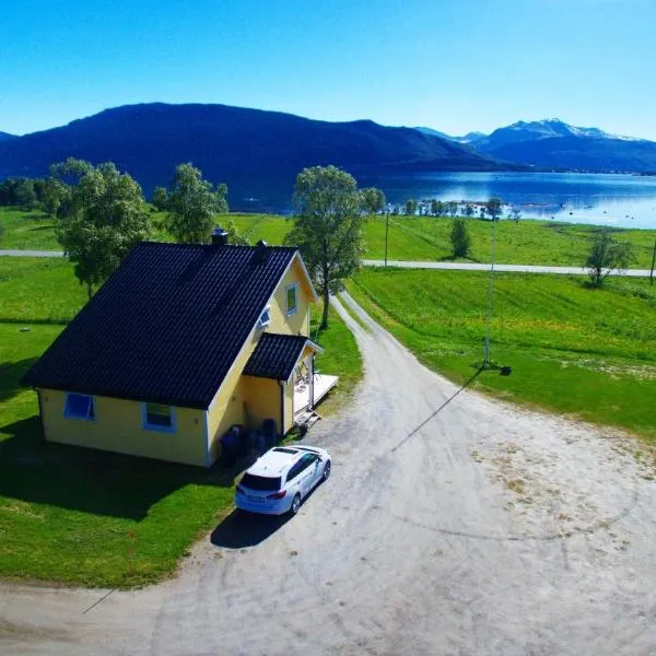 1 Room in The Yellow House, close to Airport & Lofoten, hotel u gradu 'Evenesmarkja'