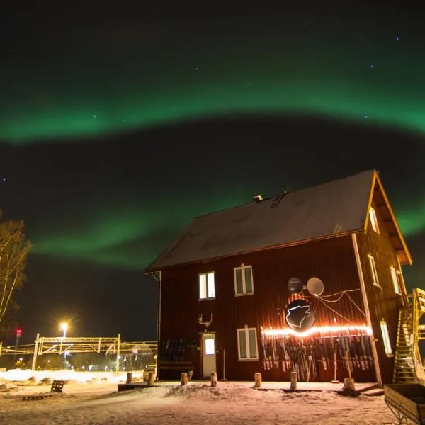 Abisko net Hostel & Huskies, hotelli Abiskossa