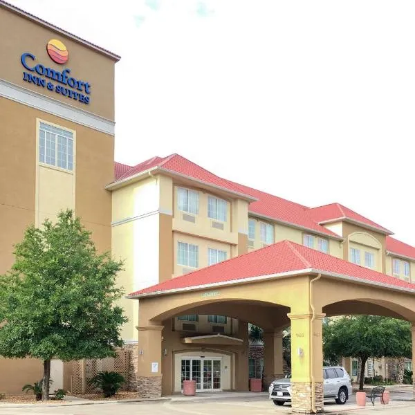 Comfort Inn & Suites Near Six Flags & Medical Center, hotell sihtkohas Helotes