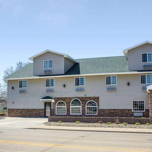 Rodeway Inn & Suites near Okoboji Lake, Hotel in Arnolds Park