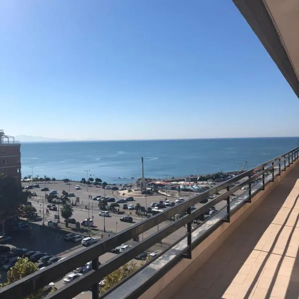 Mareluna Penthouse - Luxury Suites, hotell i Salerno