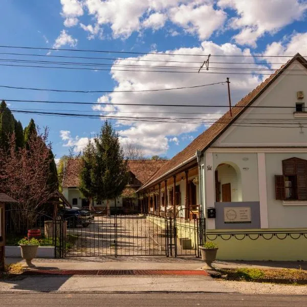 Noresa Étterem és Panzió, hotel di Óbánya