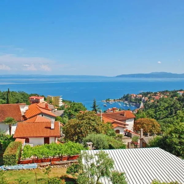 Apartments Kolmanic, sea view, free privat parking, hotelli kohteessa Ičići