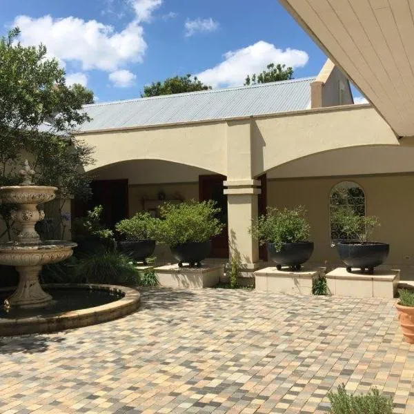 The Courtyard at La Loggia, hotel di Nottingham Road