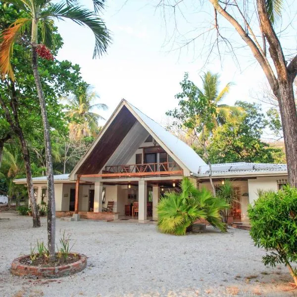 Casa Cecilia Beach Front, hotel em Santa Teresa