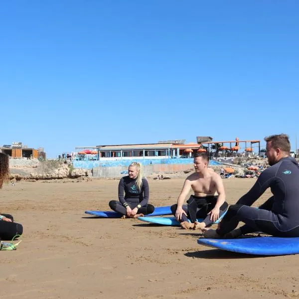 Pearl Surf Camp Morocco โรงแรมในTamri