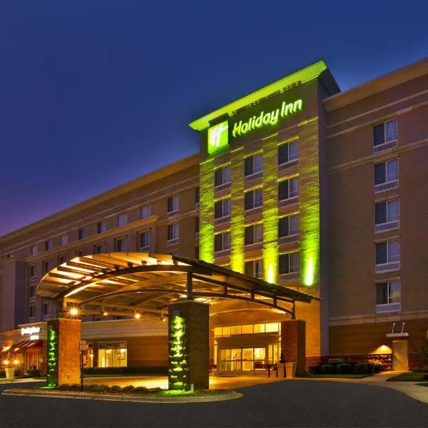 Holiday Inn Detroit Metro Airport, an IHG Hotel، فندق في Westland