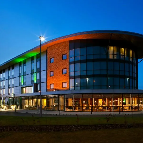 Holiday Inn Salisbury - Stonehenge, an IHG Hotel, hotel u gradu Amesbury