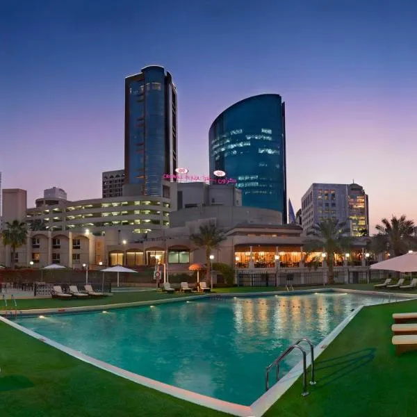 Crowne Plaza Bahrain, an IHG Hotel, hotel Umm ash Shajar városában