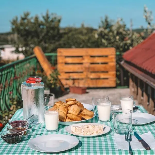 N'konak Guesthouse, hotel in Koman