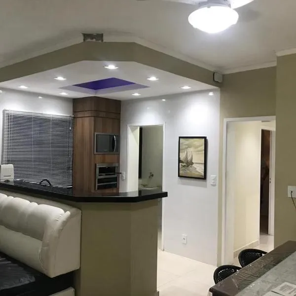 Apartamento Praia Enseada, מלון בגוארוז'ה