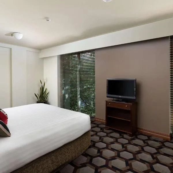 Rydges Canberra, hotel sa Lyons