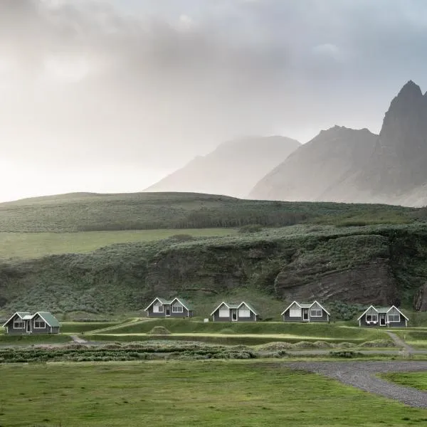 Vík Cottages, מלון בBrekkur