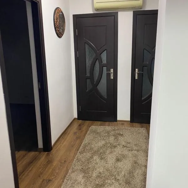 Andoly Home, hotel a Doljeşti