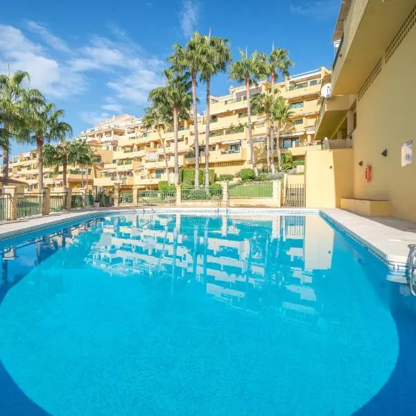 Luxury apartment at Torrequebrada, hotelli Fuengirolassa