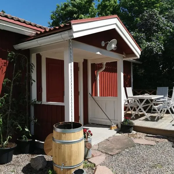 Idyllisk nybyggd stuga på Sollerön., hotel u gradu Färnäs