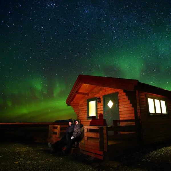 Mid Hvoll Cottages, хотел в Vellir