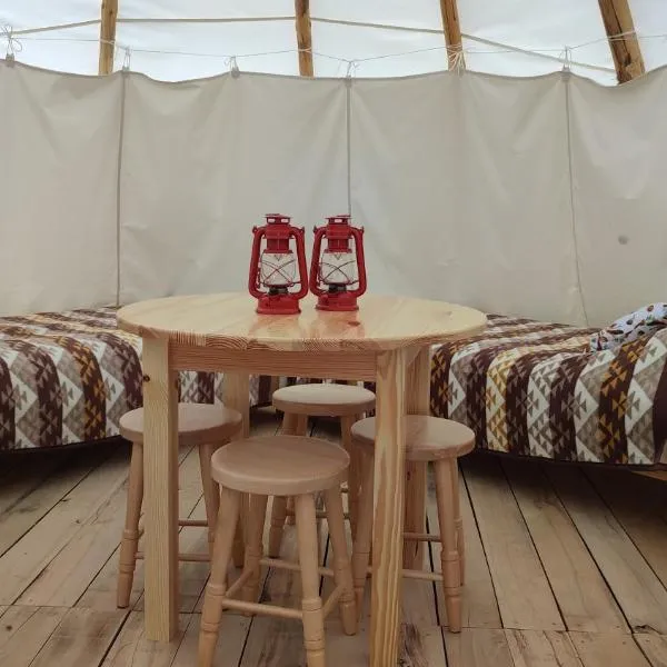 Glamping Wild Nature Bałtów、Bórのホテル