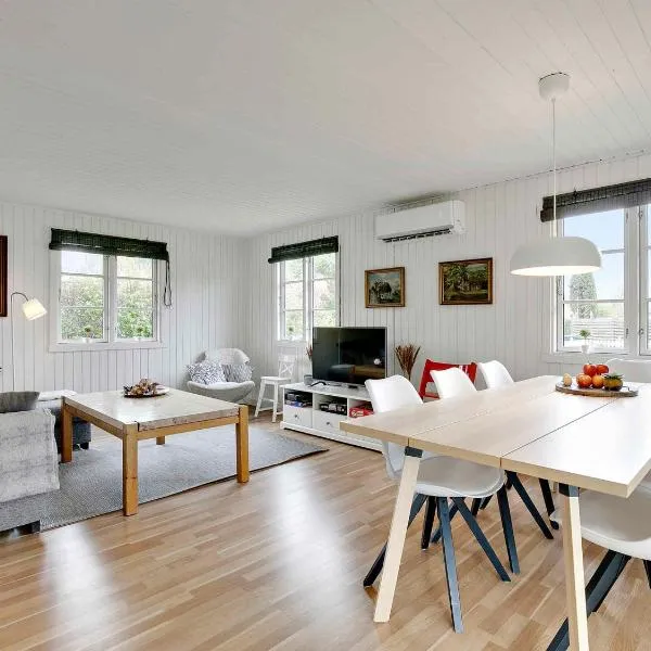 Newly Renovated Cottage With Love And Soul, hôtel à Orø