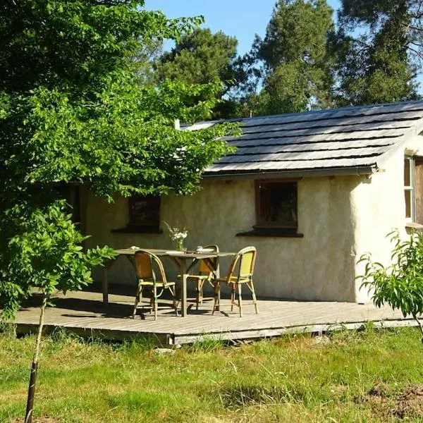 maisonnette écologique isolée en botte de paille, hotel Ploërmelben