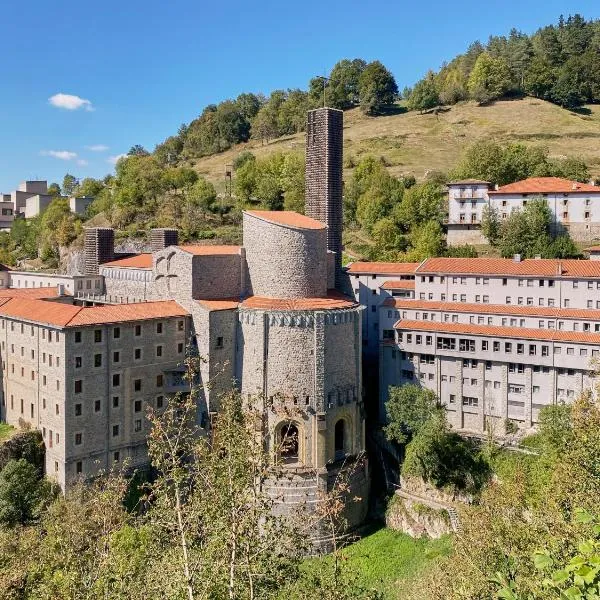 Iraipe Santuario de Arantzazu Hotel, hotel v destinaci Legazpia