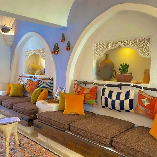 Viesnīca Hôtel Djerba Authentique - Au centre de Midoun pilsētā Mīdūna