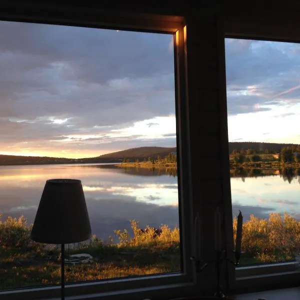 Lakeside cottage in Lapland with great view, hotel v destinaci Skaulo