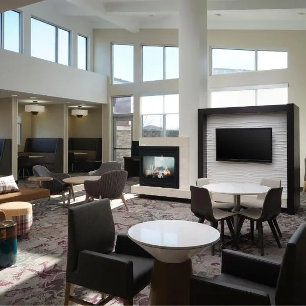 Residence Inn by Marriott Grand Rapids Airport, khách sạn ở Ada