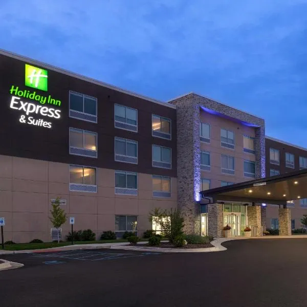 Holiday Inn Express & Suites - Brighton, an IHG Hotel، فندق في Howell