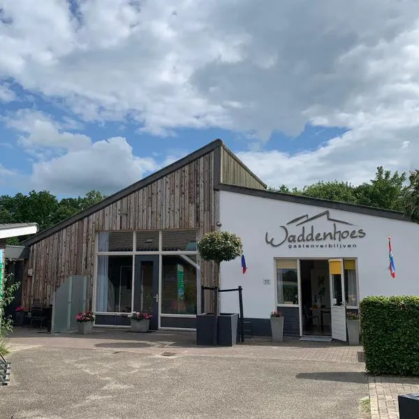 Waddenhoes Gastenverblijven, hotel i Pieterburen