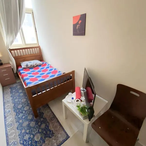 MBZ - Relax Room in Unique Flat, ξενοδοχείο σε Al Mafraq