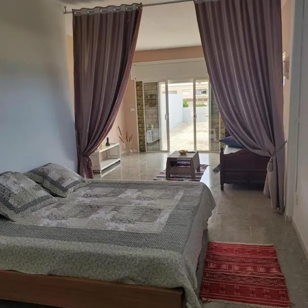 Beau duplex Haouaria, hotel a Hanshīr Qaşr Ghallāb
