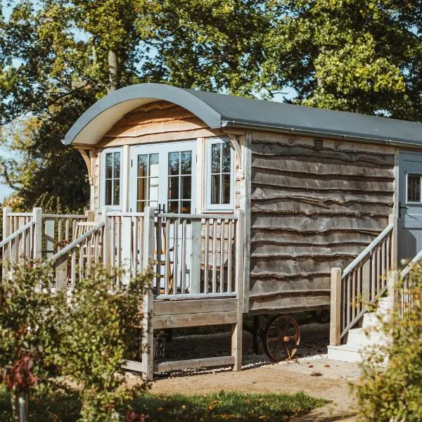 Hornington Manor Luxury Shepherd Huts, hotel in Burn