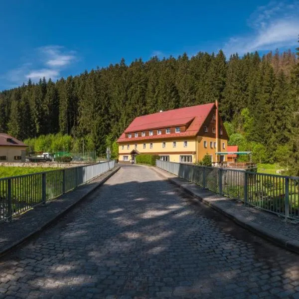 Chata Čeňkovka, hotel i Srní