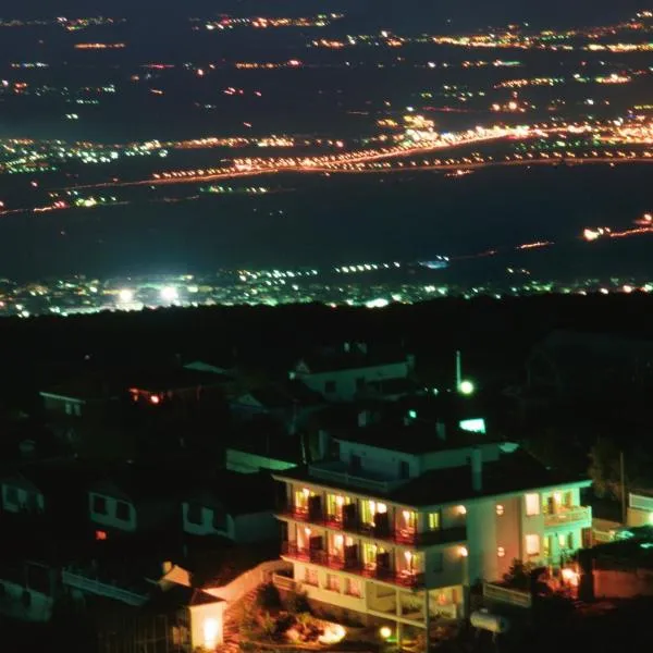 Apartamentos Turísticos Cumbres Verdes, hótel í La Zubia