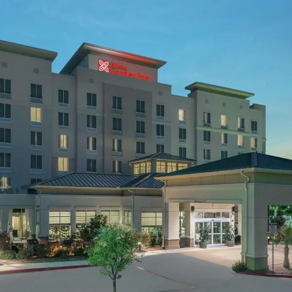 Hilton Garden Inn San Antonio/Rim Pass Drive, מלון בHelotes