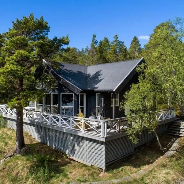 Cabin in Malangen, hotel i Moen