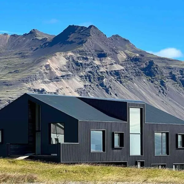 The Blackhouse, hotel in Höfn