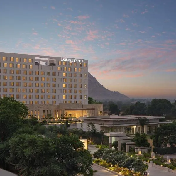 DoubleTree By Hilton Jaipur Amer, ξενοδοχείο σε Dhānd