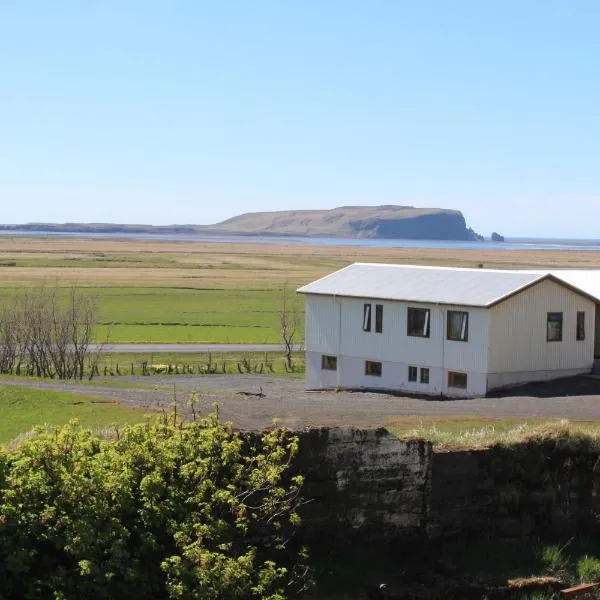 Skammidalur Guesthouse, хотел в Vellir