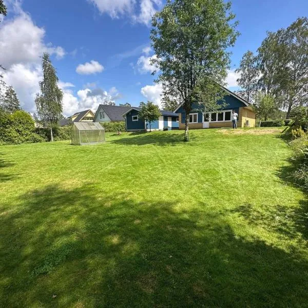 Family Friendly Villa Close To Ullared, 3bedrooms, hotell i Älvsered