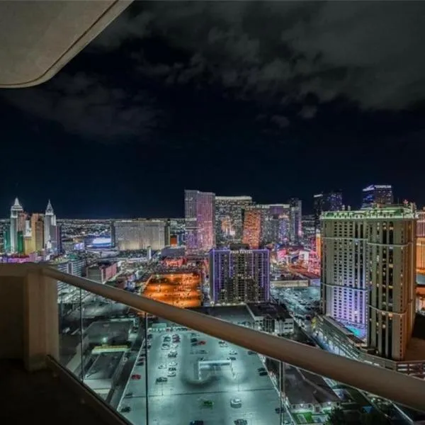 Premium Suite MGM Signature HIGH FLR Balcony Strip View: Las Vegas'ta bir otel