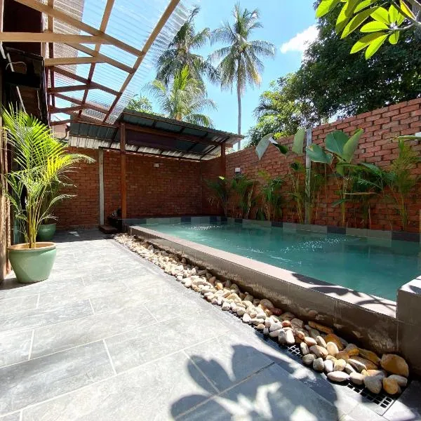 Kutum's Wooden House - Private Pool, Breakfast & Cafe โรงแรมในHuma