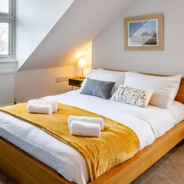 Cambridge Stays - 2BR Flat - Walk to train station & the centre - Prime location - Free allocated parking, hotell i Cambridge