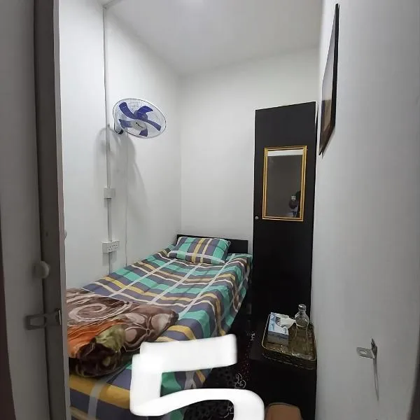 oNLY MALE GENDER ROYAL LUXURY PARTITION SMALL ROOM, ξενοδοχείο σε Al Mafraq